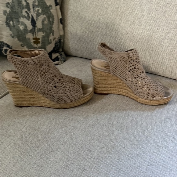 VC signature woven wedge peep toe - Picture 2 of 9